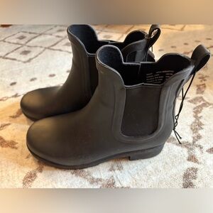NWT Eddie Bauer Chelsea style boots